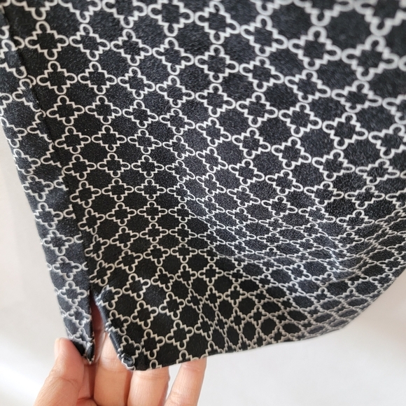 HILARY RADLEY Women's  Golf Capri Pants Size 10 Black White Geometric Stretch - Picture 9 of 11